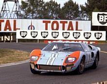 24 Hours of LeMans, LeMans, France, 1966. Ken Miles/Denis Hulme Shelby American race winning Ford Mark II at the Mulsanne Hairpin.